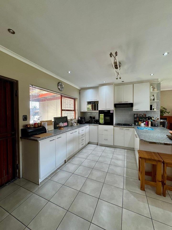 4 Bedroom Property for Sale in Rouxville Western Cape